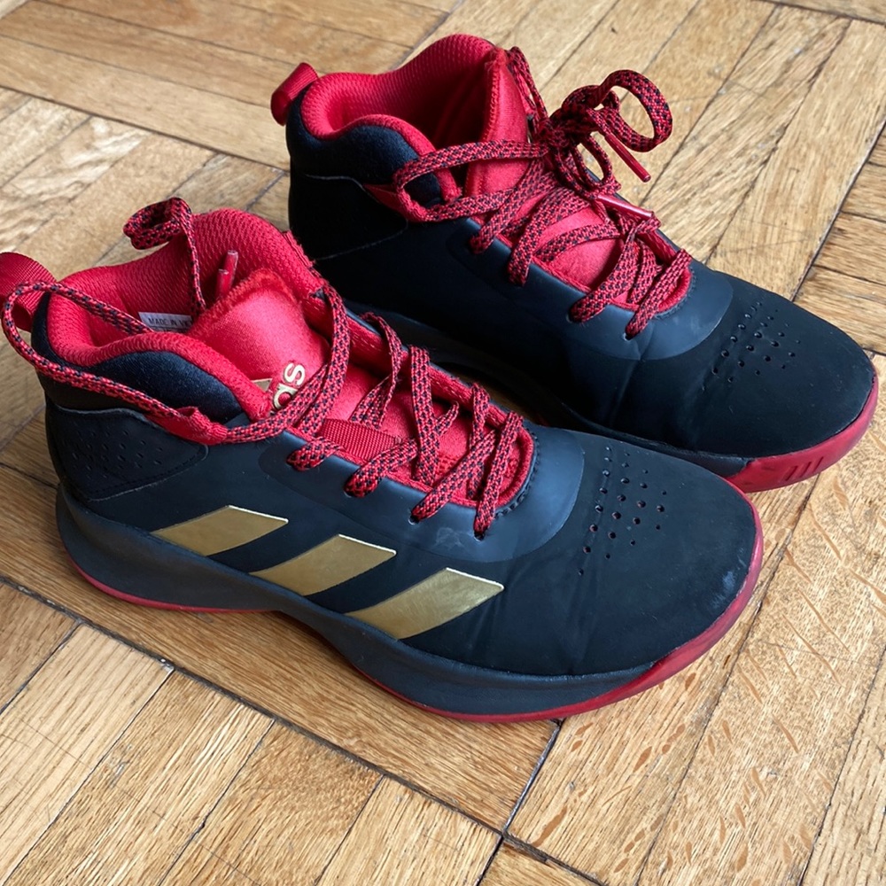 Lightly worn Adidas high top sneakers, kids, gold, black red. Size 1 US 32 Euro